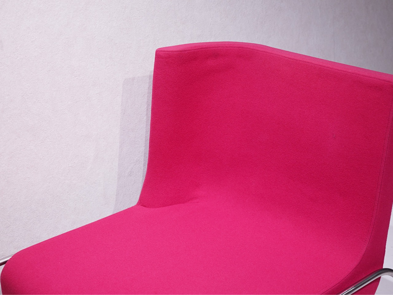 ligne roset TOLOZAN ラウンジチェア / リーンロゼ Eric Jourdan 名作 デザイナーズ チェア モダン サイドテーブル一体型 シェーズロング