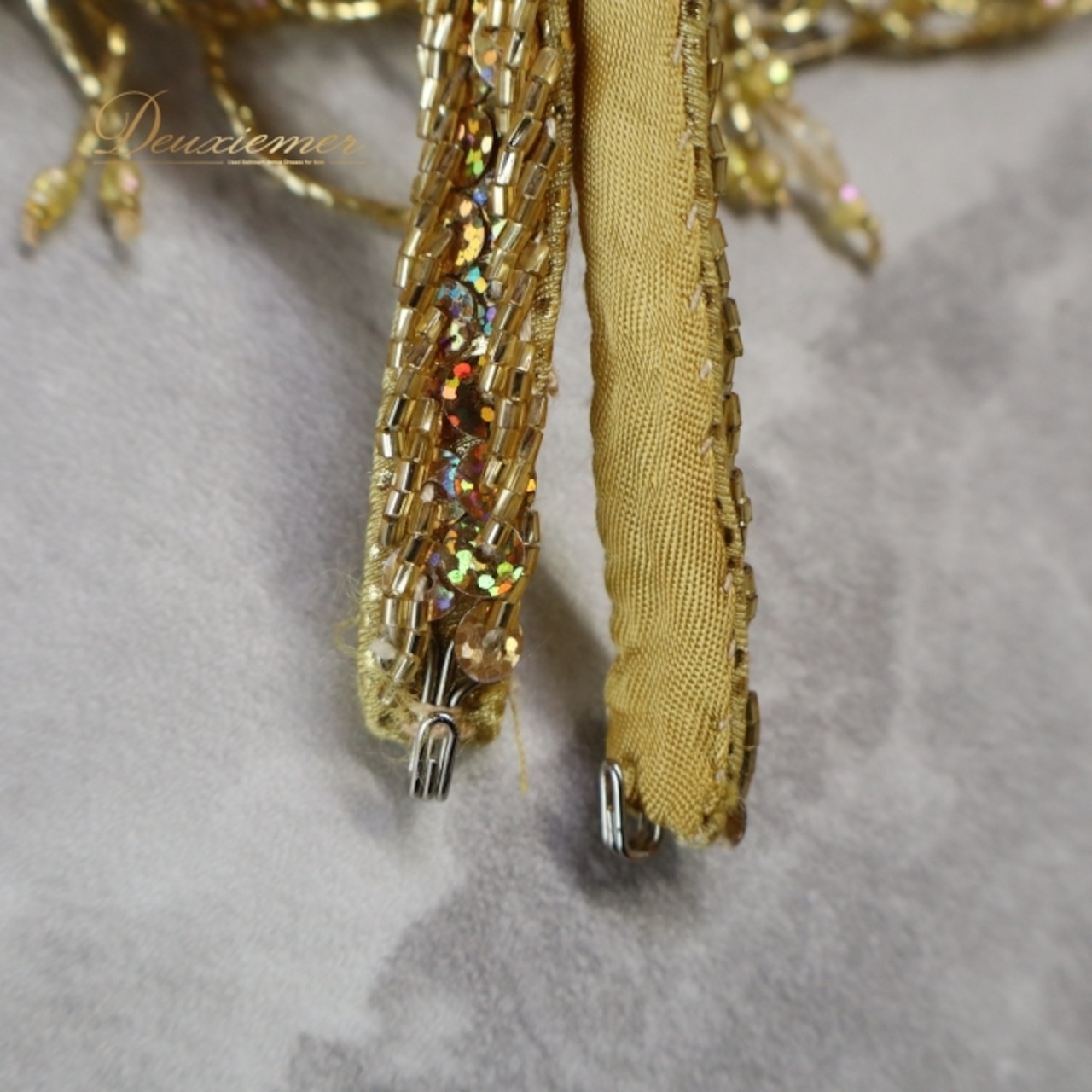 ベリーダンス オリエンタル 衣装 トップス ベルト セット ベラ Bella ゴールド系 ビーズ フリンジ 金 アーム アーム飾り 腕飾り 手首飾り チョーカー 豪華 装飾 キラキラ 派手 華やか かわいい ダンス衣装 ステージ イベント