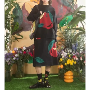 漆黒にAppleが際立つSkirt (kai1413)