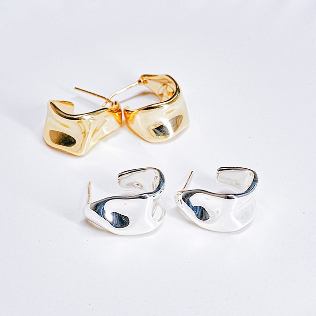 カーブプレートピアス