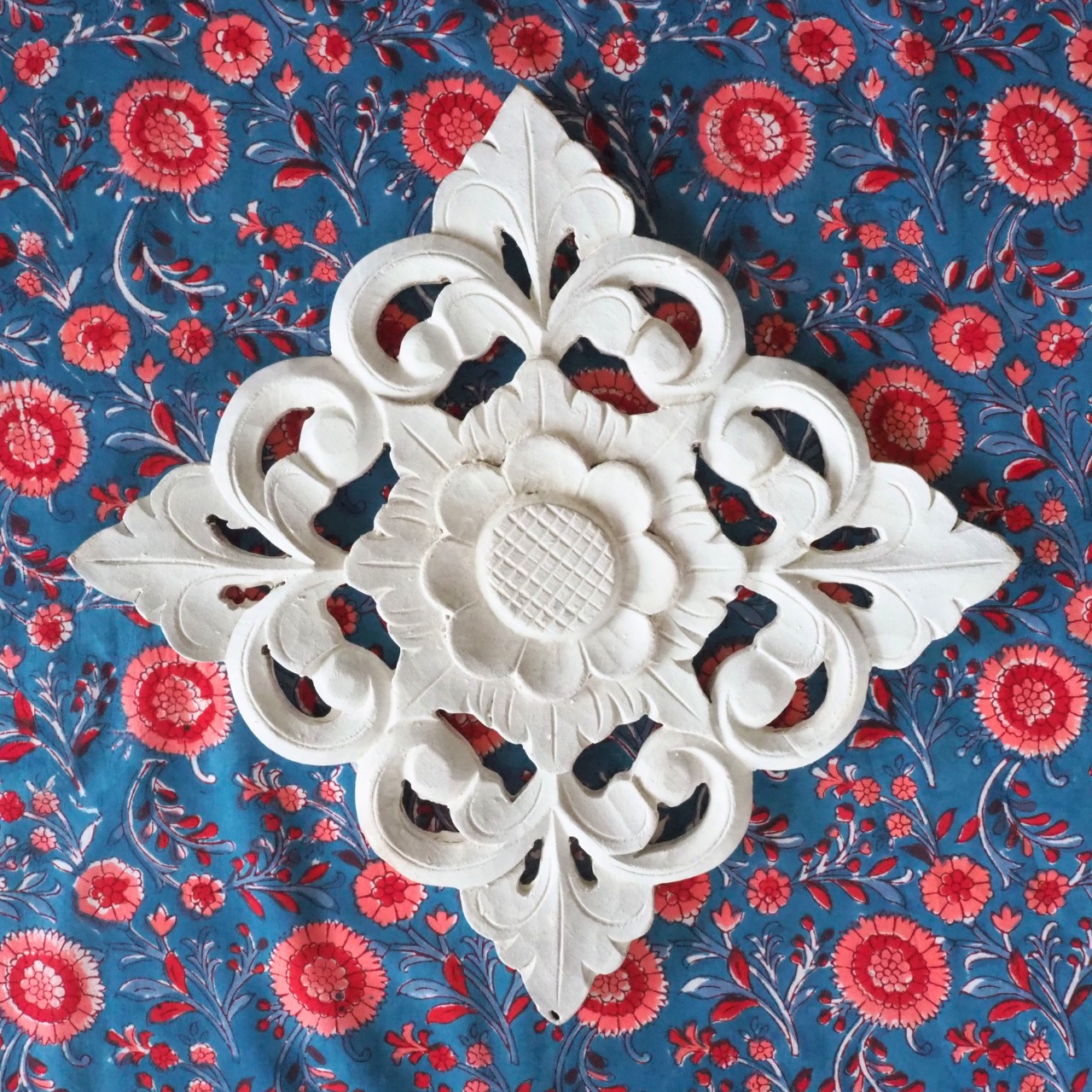 ブロックプリント生地【50cm単位】インド綿 花柄 ブルー×ピンク #24355-BL1