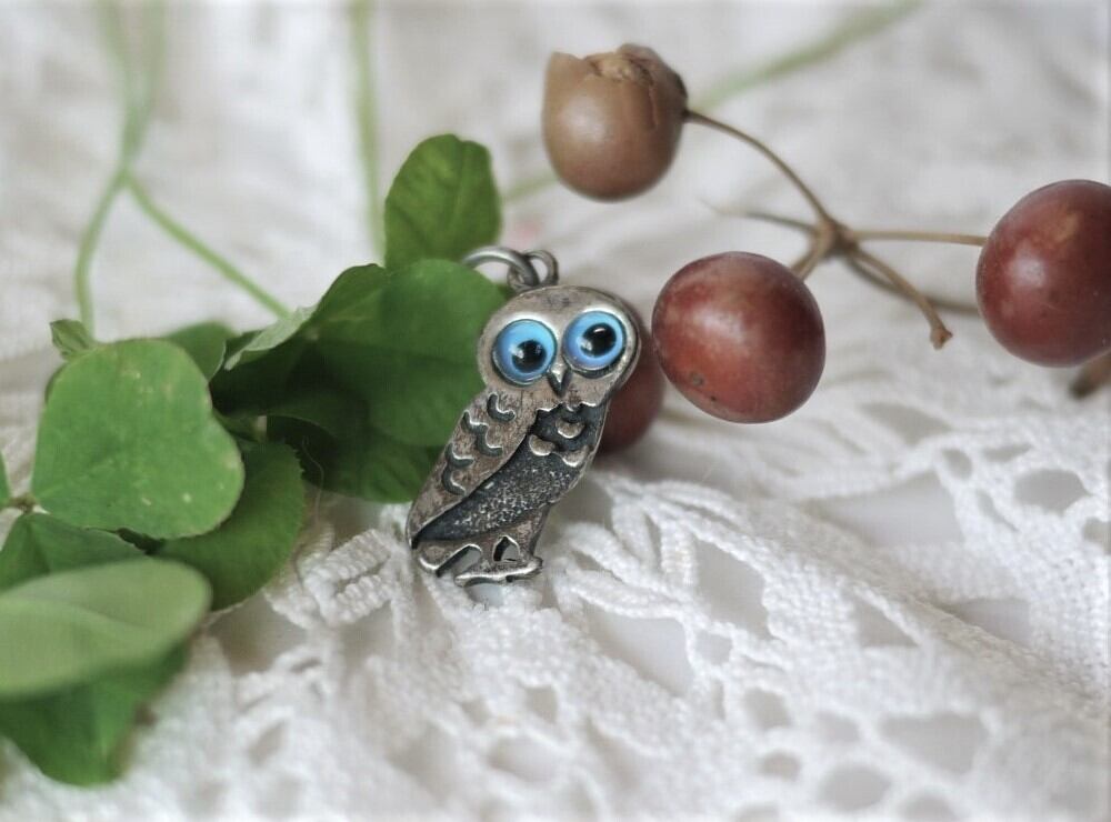 青い目のフクロウ ペンダントトップ ふくろう