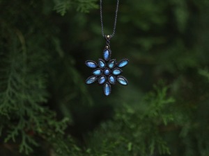 ラブラドライト 曼荼羅 雪の結晶 ペンダント
