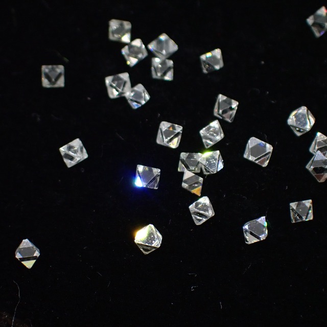 宝石つむりセレクト ロシア産ソーヤブル原石 ダイヤモンド原石 約0 05ct前後 宝石ルース販売 ジュエリー加工 宝石つむり