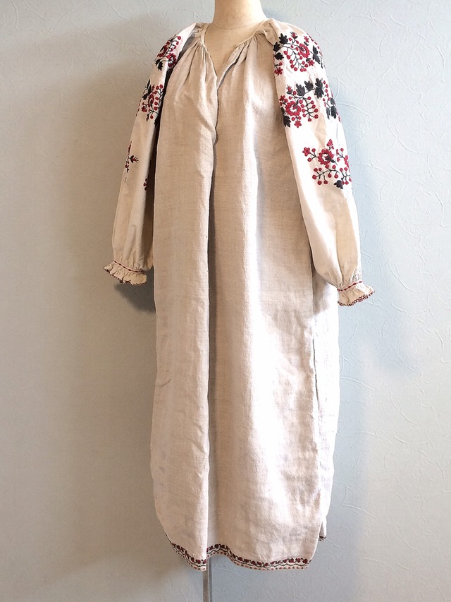 Ukrainian embroidery dress 4