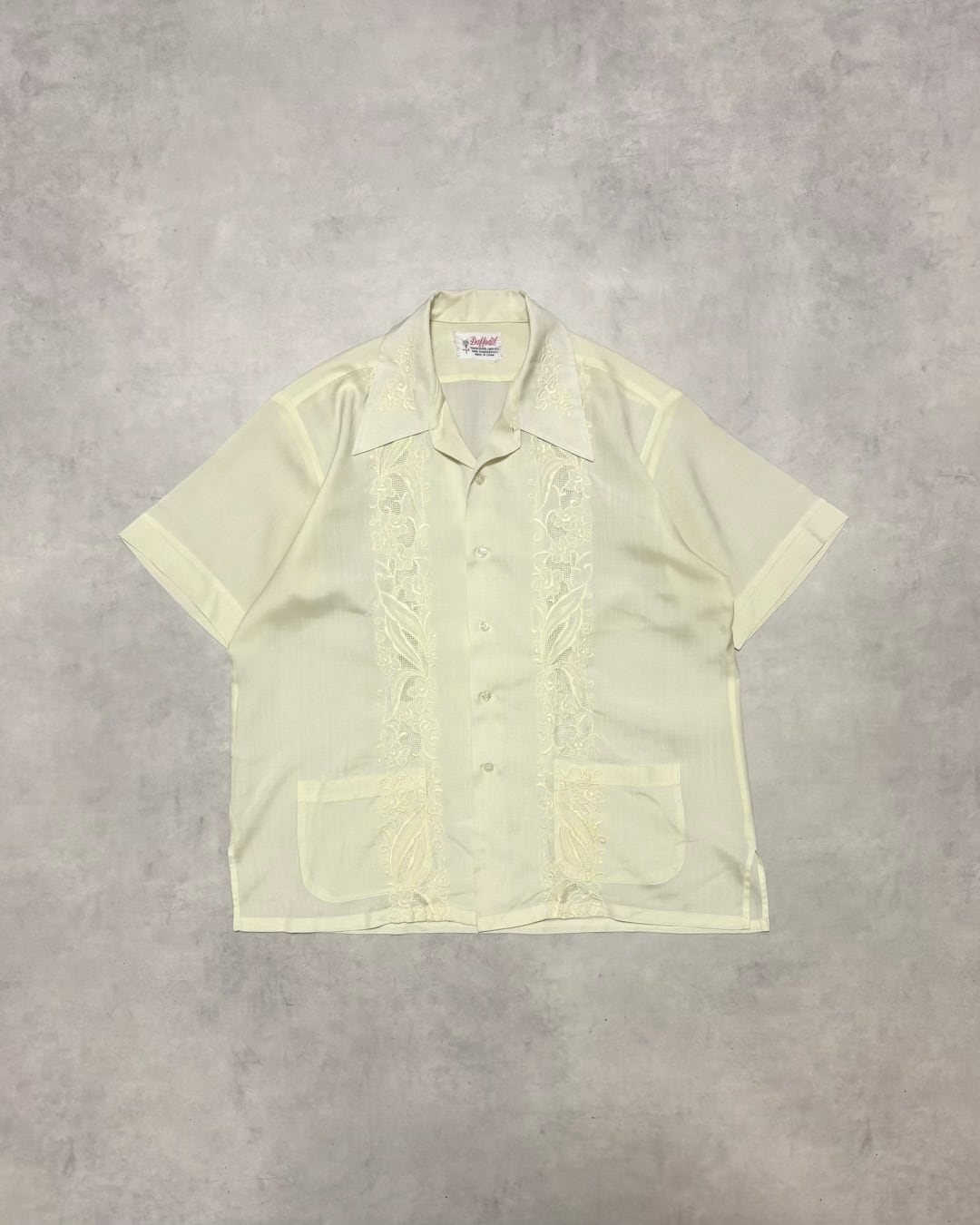 【VINTAGE】1970’s “Daffodil” Hand Embroidered Linen Blend Guayabera Shirt
