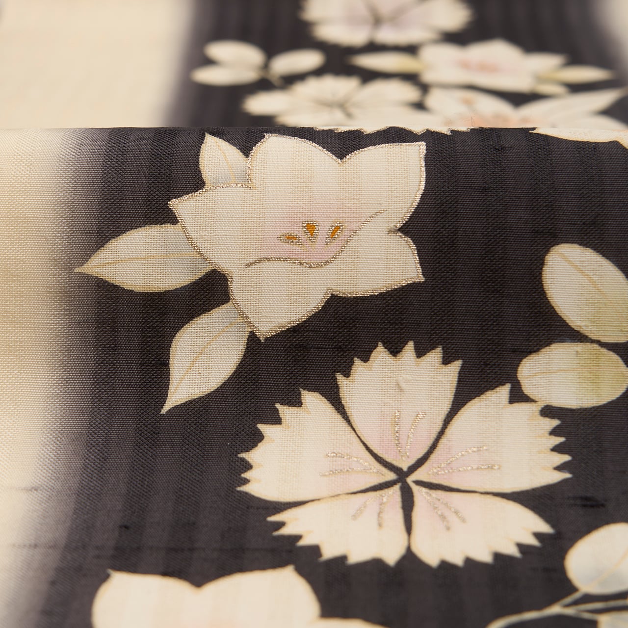 ★【美品✨】紗紬　夏名古屋帯　正絹　染帯　秋草模様　ごく淡い柳色　夏帯　帯２ 染め分けに秋草の模様 紋紗 夏名古屋帯【中古】 | かわの屋