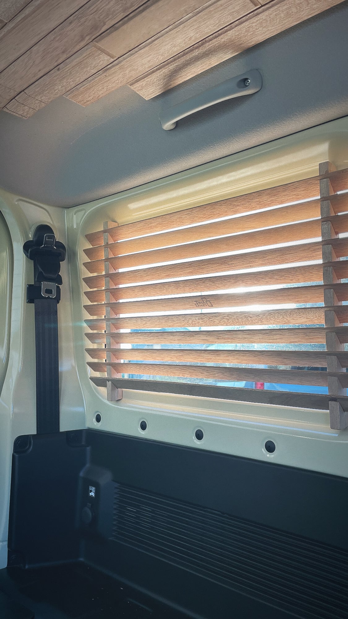 ジムニー専用ウッドブラインド ジムニー専用ウッドブラインド ジムニーウッドブラインド_ダーク