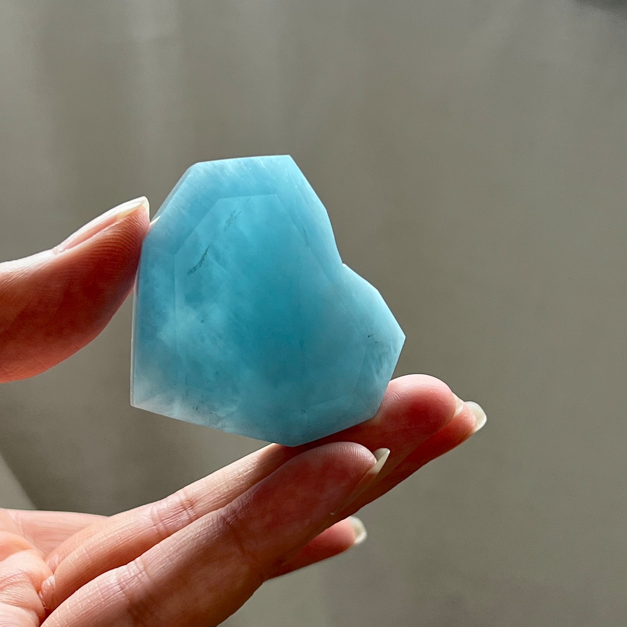 シラーが両面に浮かび上がる＊アクアマリン＊ファセットハート型10＊天然石インテリア＊置き物