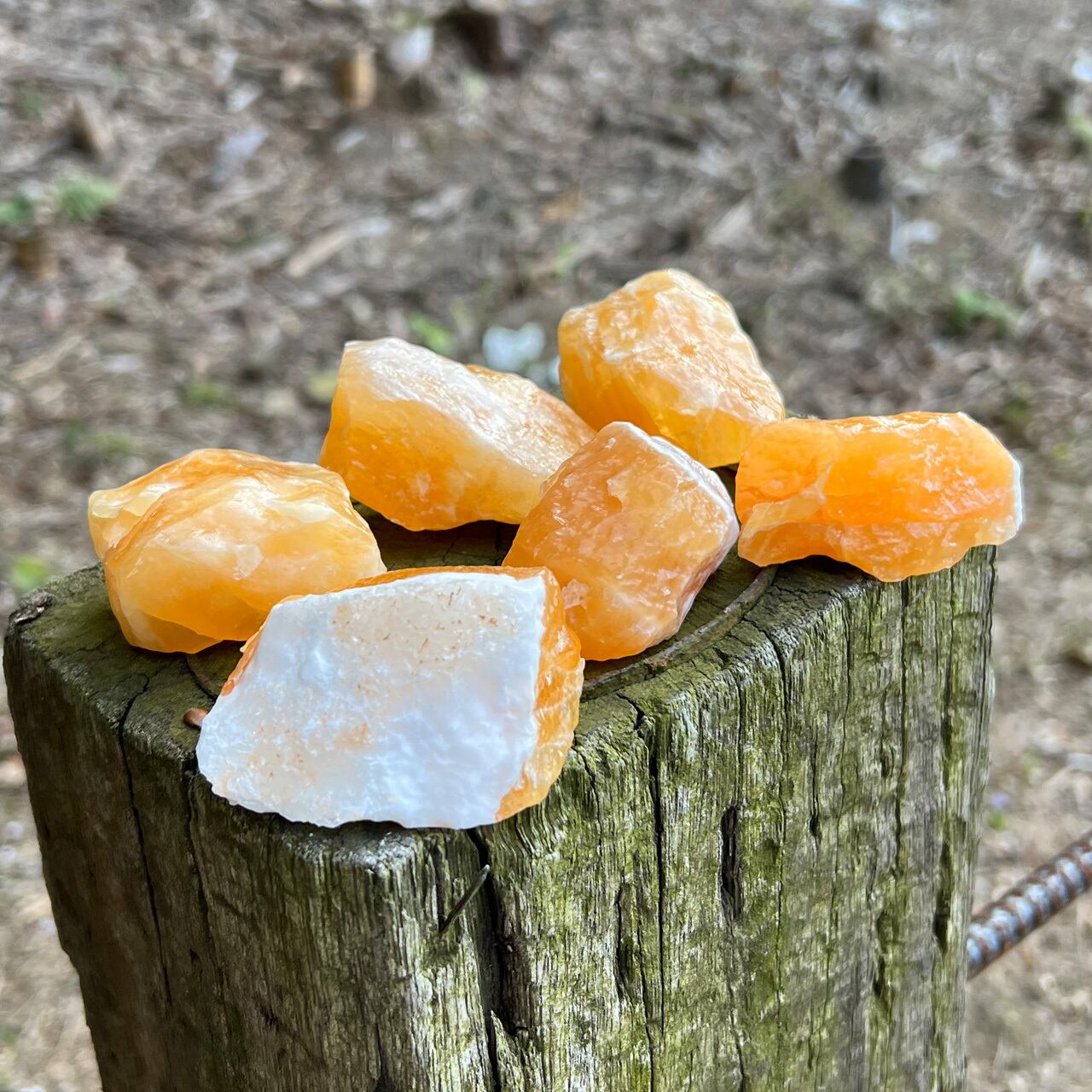 エクストラグレード オレンジカルサイト ラフカット 原石 Mサイズ