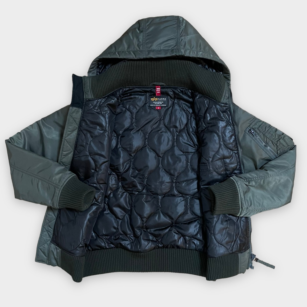 【ALPHA INDUSTRIES】フーデッドリブジャケット フライトジャケット ジャンパー ブルゾン MA-1 ワッペン フード リブ 中綿 ミリタリー フルジップ ジップアップ M アルファ サーモライト THERMOLITE エドウィン EDWIN 日本企画 US古着