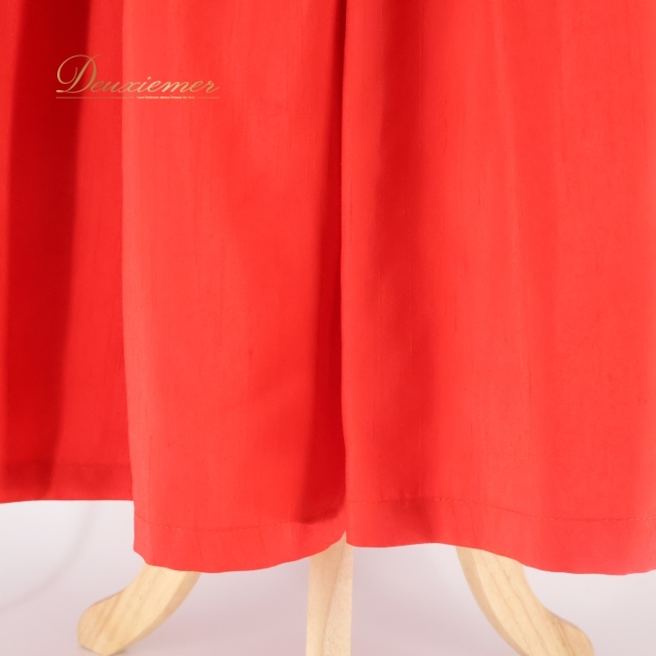 フラダンス 衣装 ワンピース ドレス ブルーヘブンカンパニー レッド系 BLUE HEAVEN COMPANY ワンカラー 無地 シンプル フリル かわいい 鮮やか 華やか 明るい 赤 ハワイアン アロハ フラ ダンス レッスン パフォーマンス用 おしゃれ