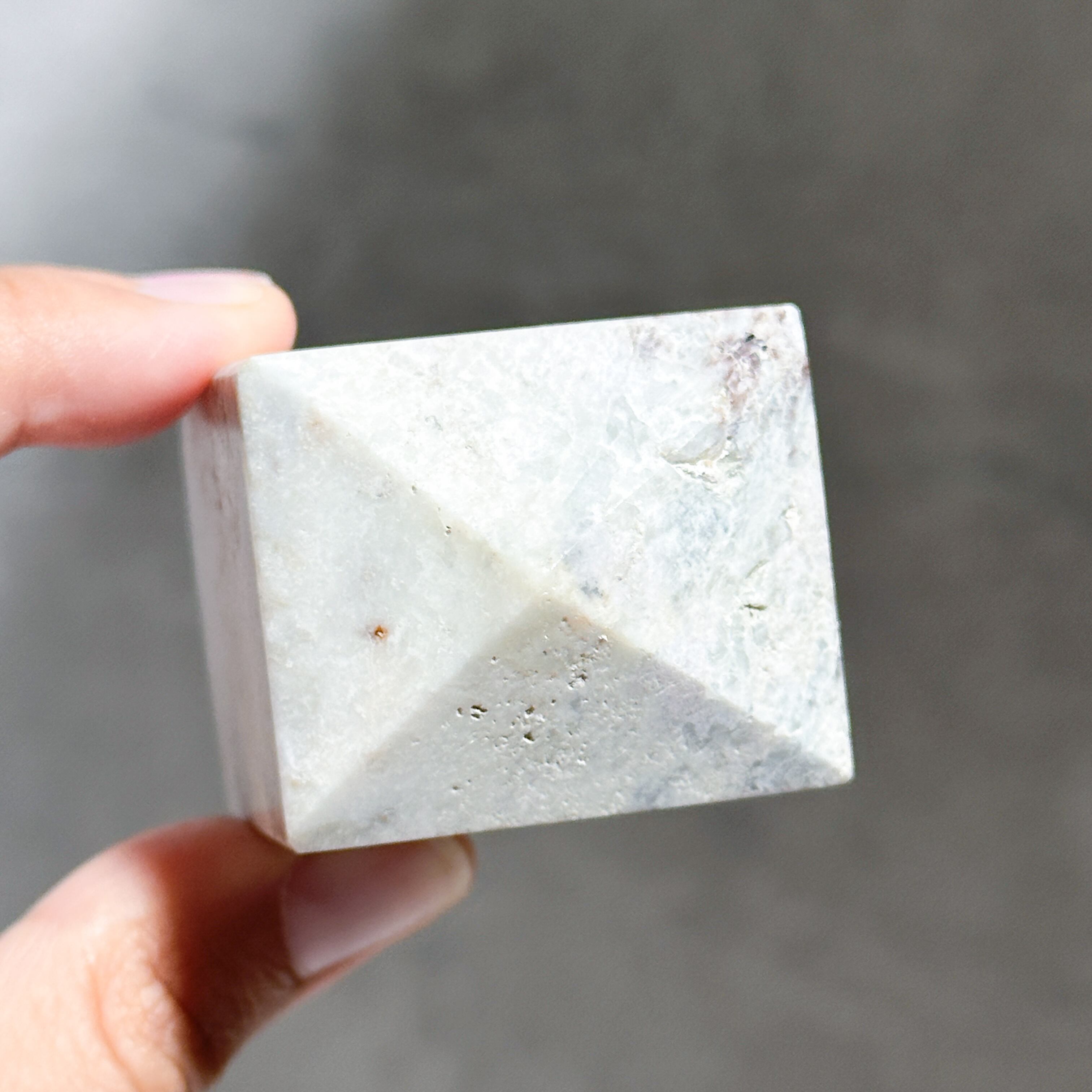 ハックマナイト タワー型21◇Hackmanite ◇天然石・鉱物