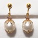 パール風のビーズが下がるイヤリング　　アクセサリーの格安セール　K1026E
