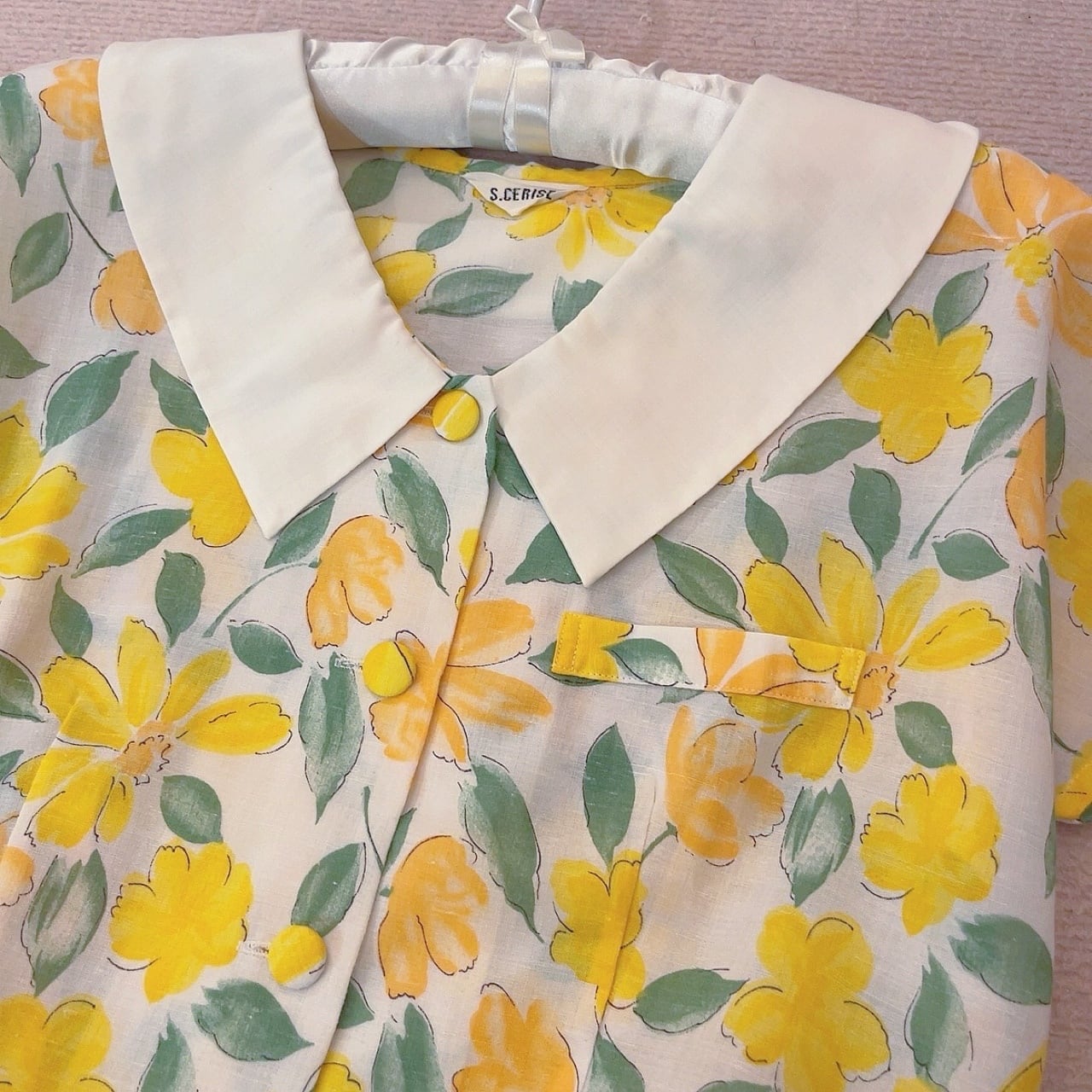 lemon yellow flower white collar blouse