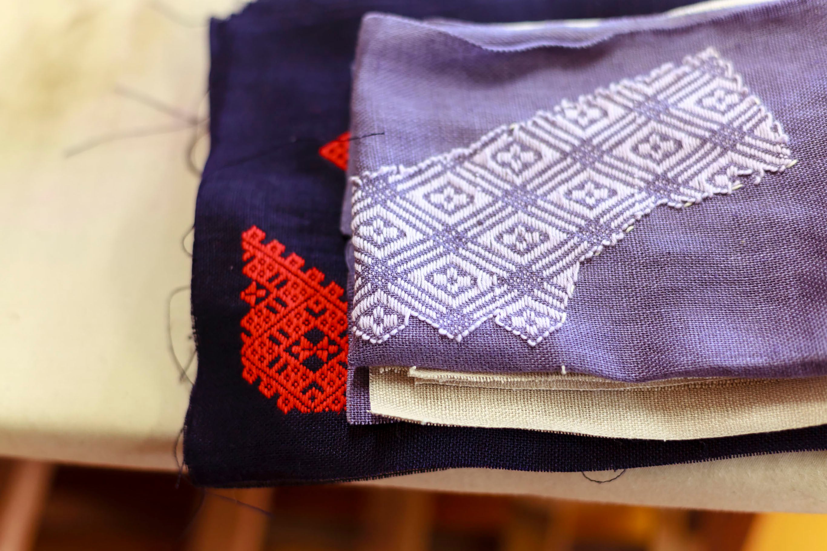 こぎん刺しブックカバー 弘前こぎん研究所 | TURNSのおすすめ商品の