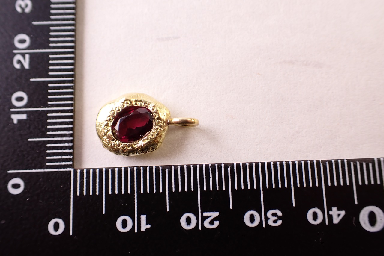 ガーネットペンダントトップ ブラス(真鍮) [D11‐98]