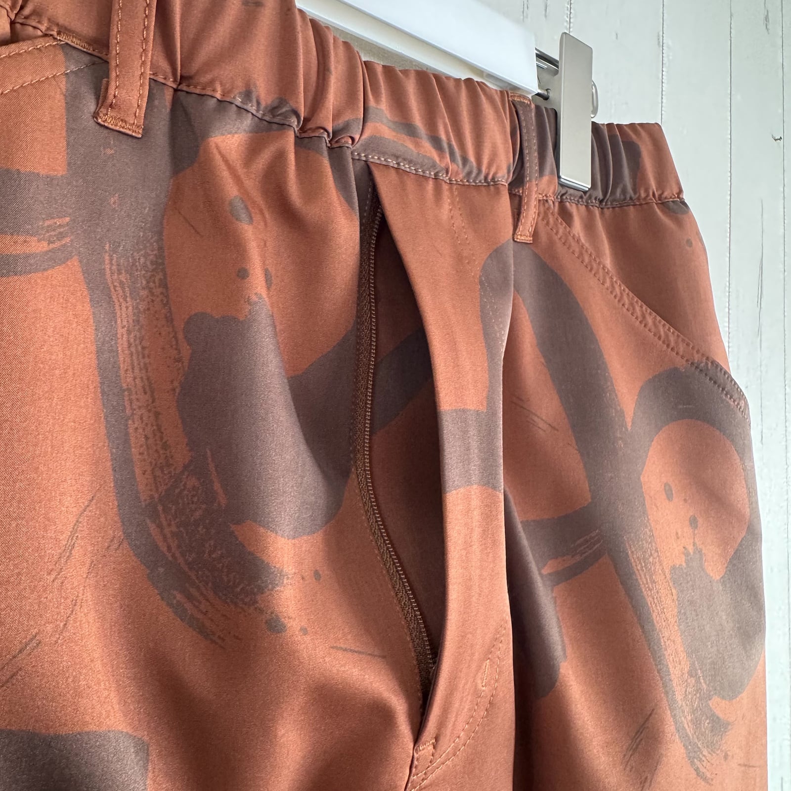 CALLIGRAPHY PATTERN SHORT PANTS -BROWN- | 8G SHOOT WEBSTORE