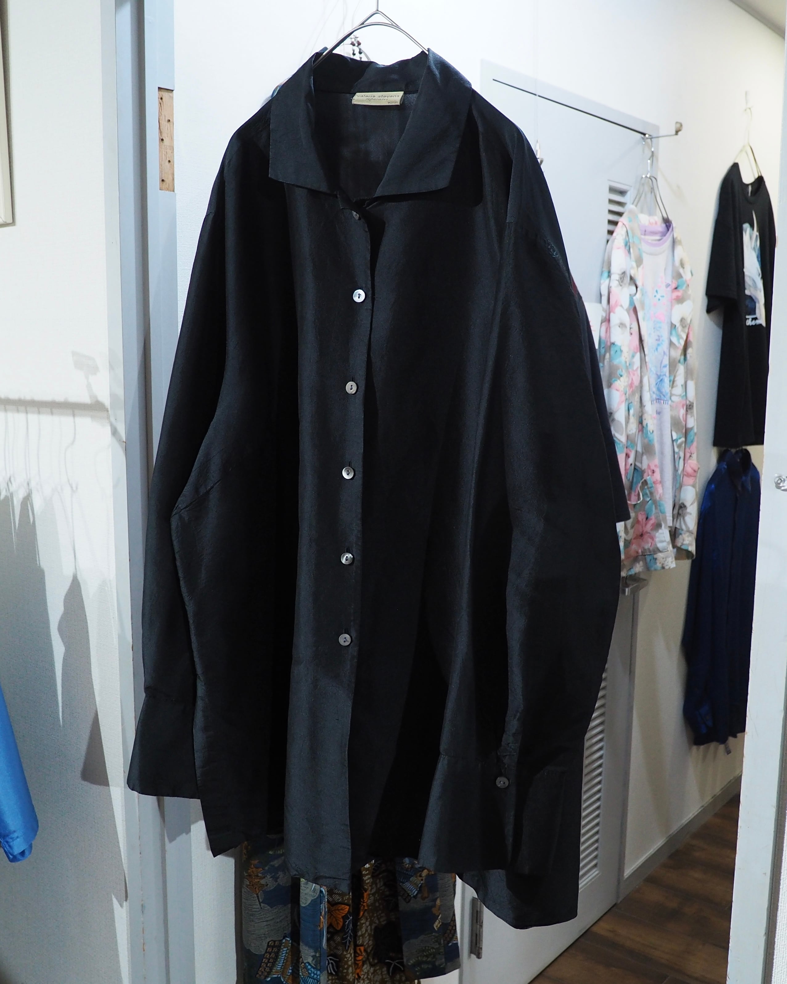 Black Glossy × Wrinkles processing vintage Over silhouette Silk shirt