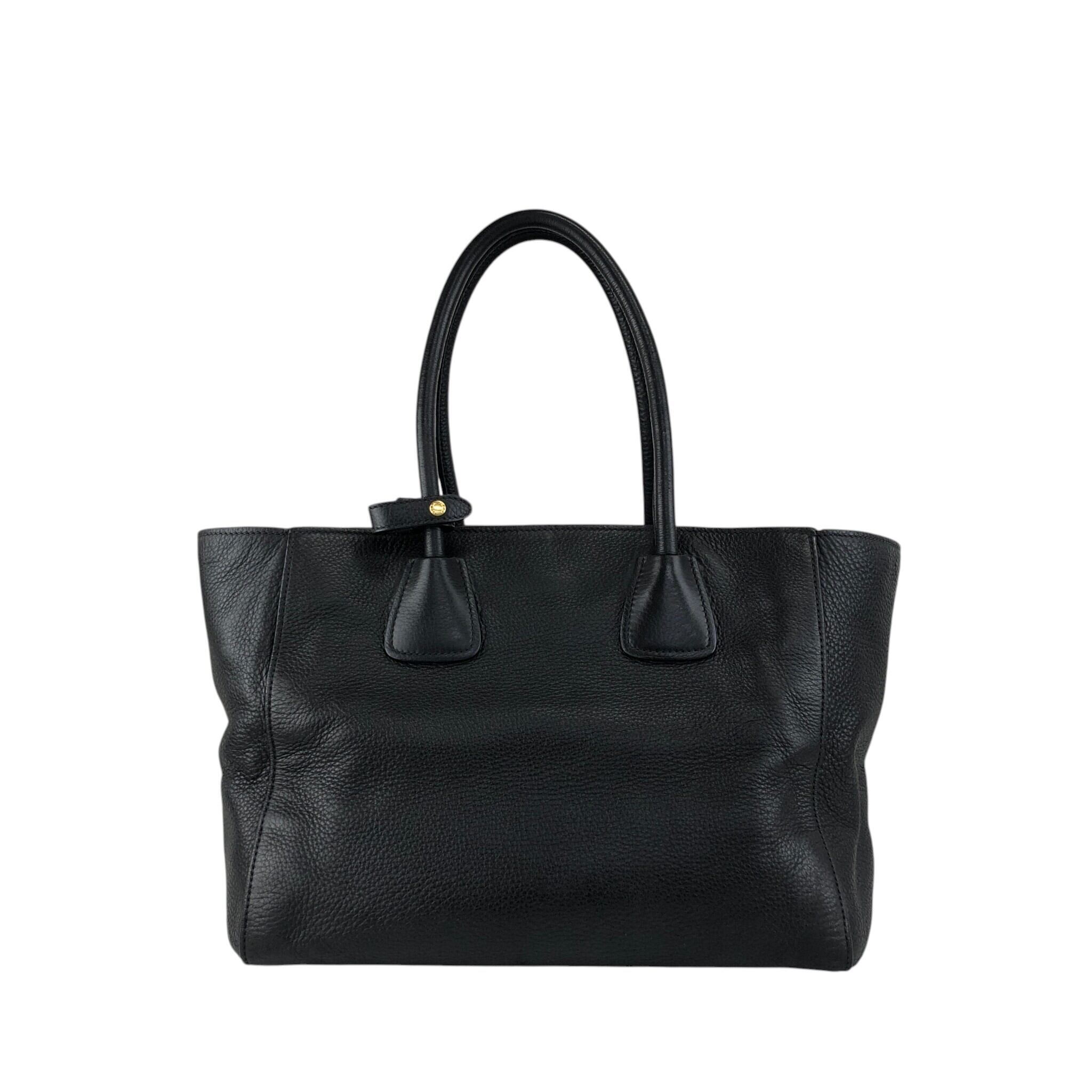 PRADA プラダ ショルダーバッグ ブラック トライアングルロゴ レザー