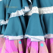 フラメンコ 衣装 ソニアジョーンズ SONIA JOHNES トップス ブラウス ファルダ スカート ツーピース セットアップ ピンク系 パープル系 ブルー系 紫 ピンク 緑 レース フリル ボランテ ダンス パーティ ボリューム 柄 模様 ボリュームスカート フリル袖 フリル裾