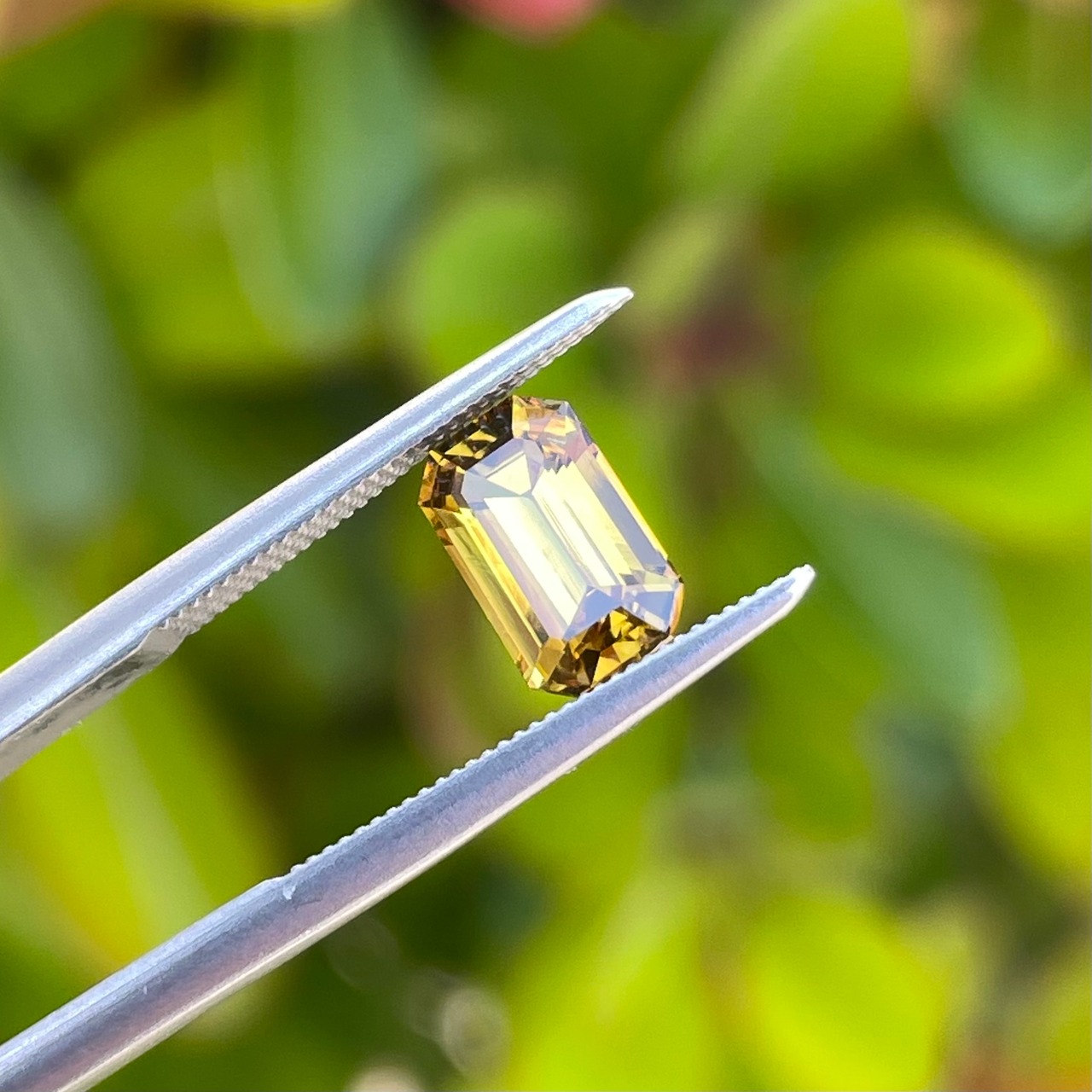 マリガーネット 8.1x5.0mm, 1.47ct マリ産
