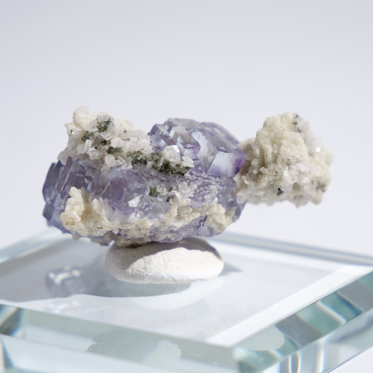 ヤオガンシャン産 フローライト 共生 / 原石 標本【F_1】