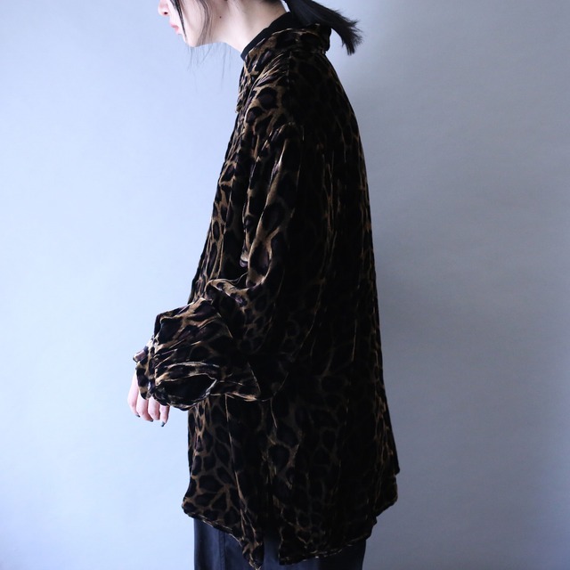 "DENIM&Co" leopard pattern XX over silhouette velours shirt