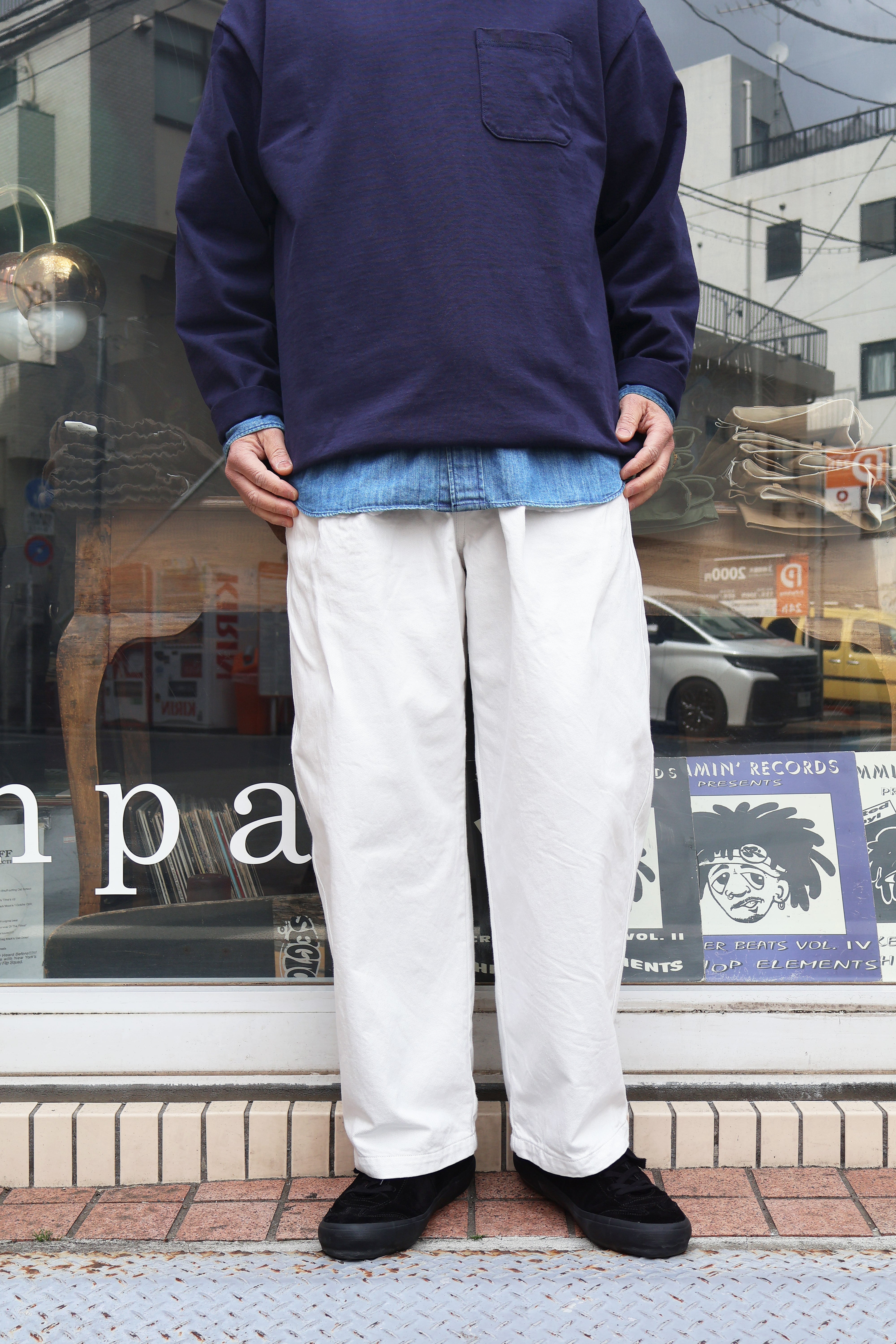 STILL BY HAND ワイド　タックデニムパンツ　DN03261 STILL BY HAND ディープタックデニムパンツ DN03261 | Lampa