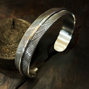 ハーヴィーメイス（Harvey Mace）フェザーバングル1.3センチ幅