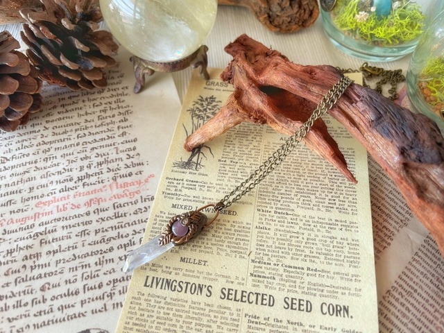 【ホワイトオーラxピンククォーツ】冒険者のお守りペンダント