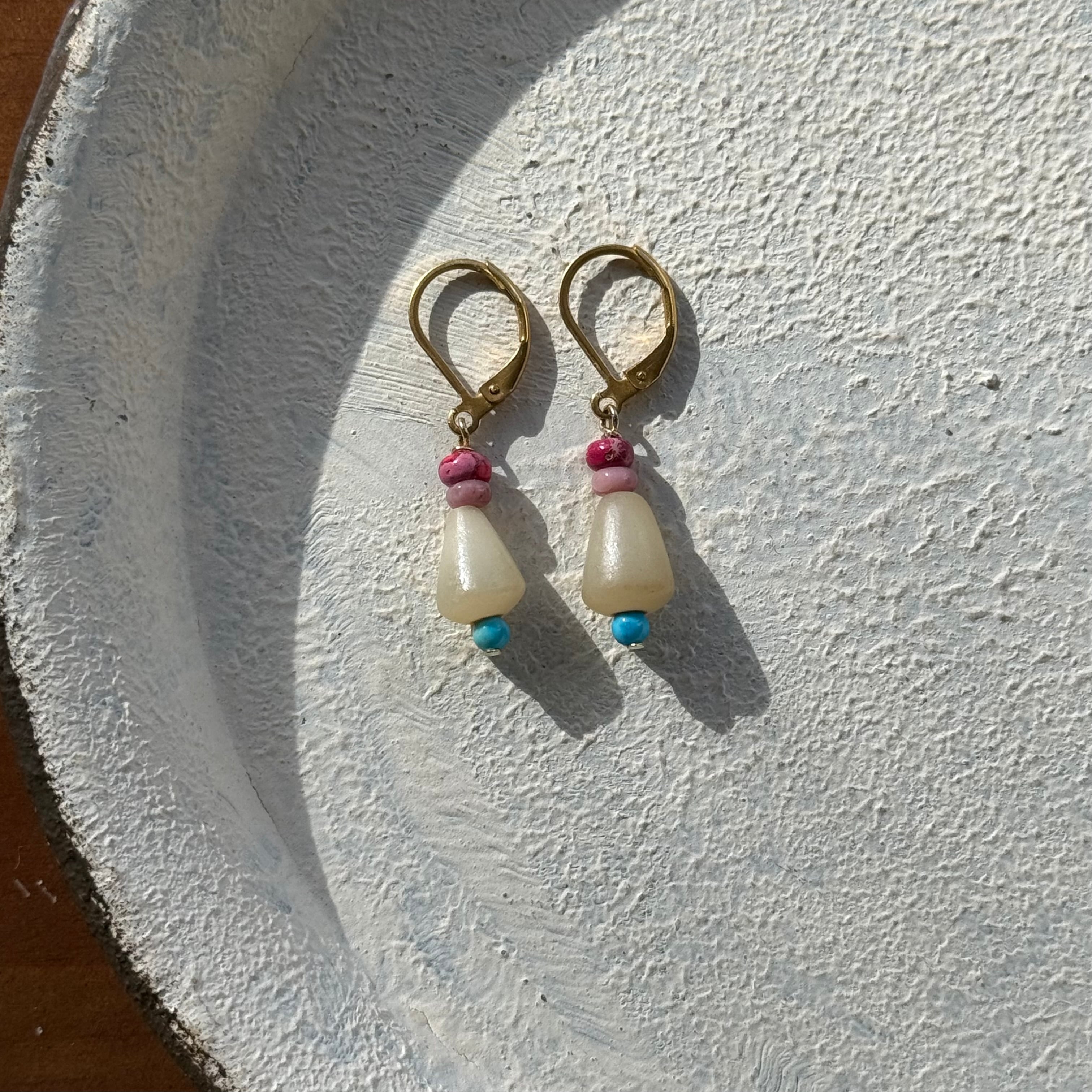 NC26051【サージカルステンレス:ゴールド】パームツリー×レッドカラーカオリン×シリシャスシスト×ターコイズ ピアス