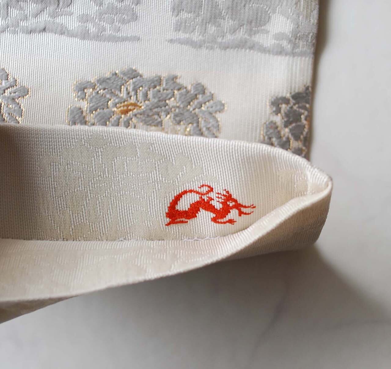 SALE8/8まで❗️正絹 名物裂 袋帯 美品 花兎 全通 ふくろ帯】名物裂本綴唐織 花兎金襴 唐織ふくろ帯 | 大山キモノ・ちぇ