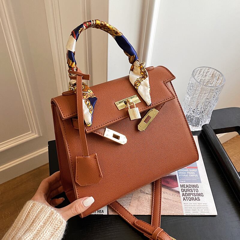 オータムウィンター レッド 秋物 冬物 メッセンジャーバッグ 手作りハンドバック12050610470