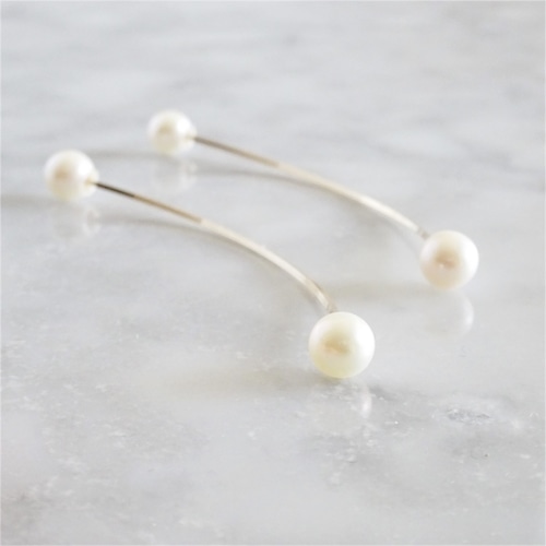 横山由依さん着用 14kgf Freshwater pearls arrow pierced earrings(both ends)パール