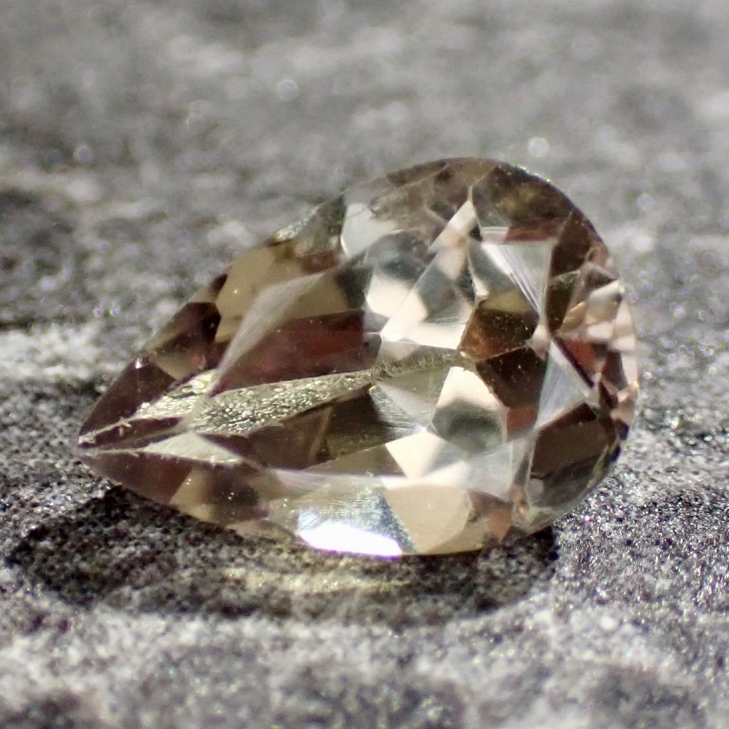 希少 Zultanite 8.8×5.8mm 1.32ct Turkey | One Loose