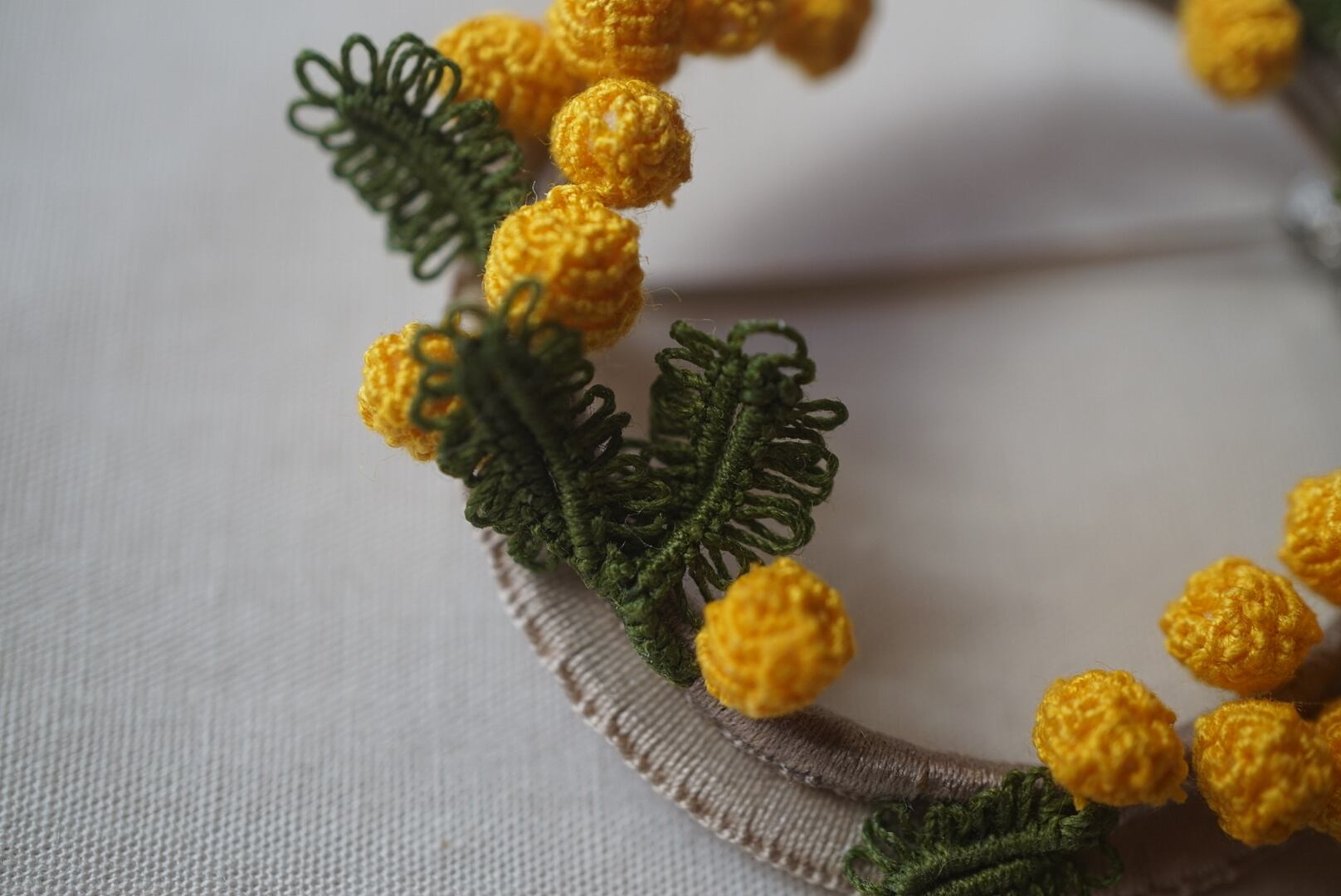 《限定》ミモザのリースブローチ