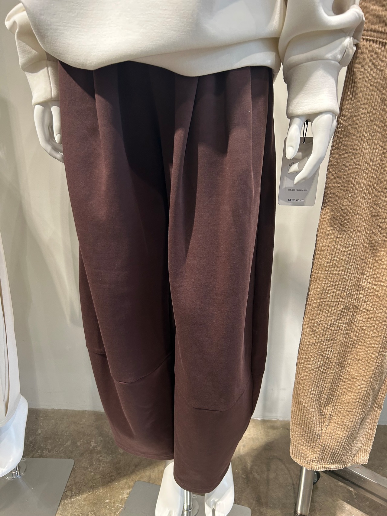 LUGIVA コクーンカットパンツ　102409