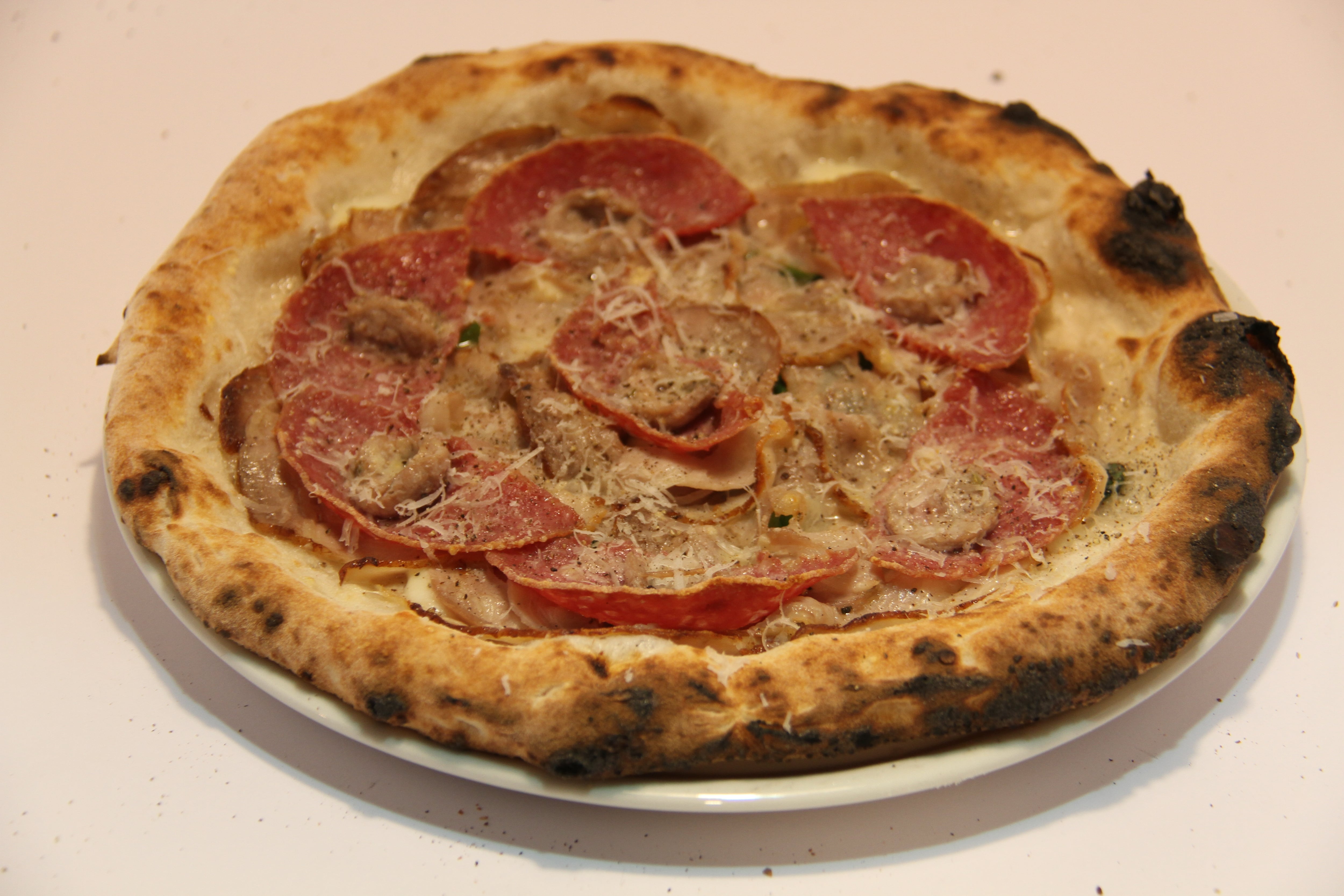 ボリューム満点！お肉のPIZZA『ゴッドファーザー』 | 薪窯焼きPIZZAと