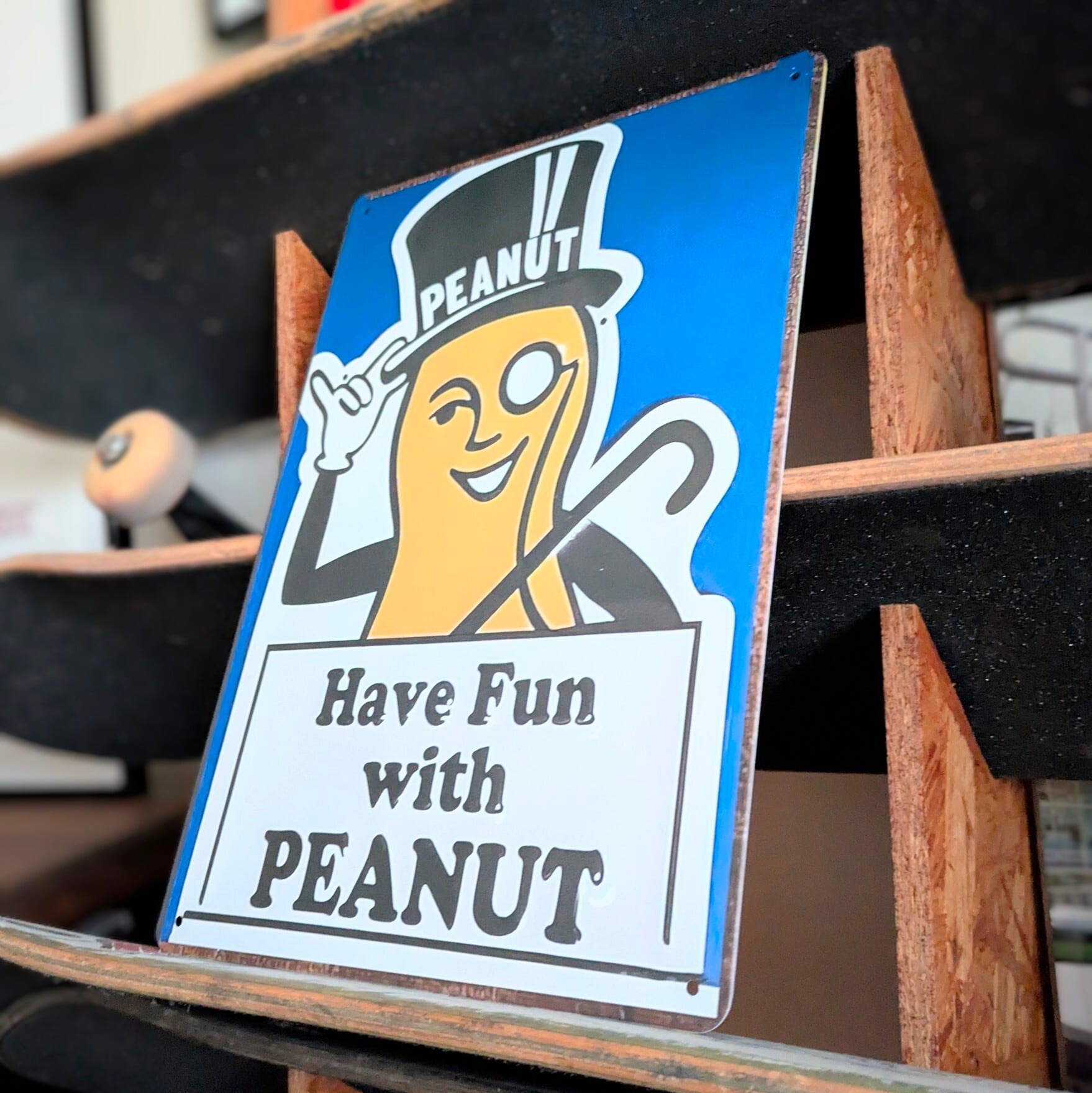 送料無料！ちょうどいいブリキ看板【 Mr.ピーナッツ / Planters 】 METAL SIGN / メタルサイン / ブリキ看板 / サインボード / ビンテージ加工 〚アメリカン雑貨 アメトイ〛