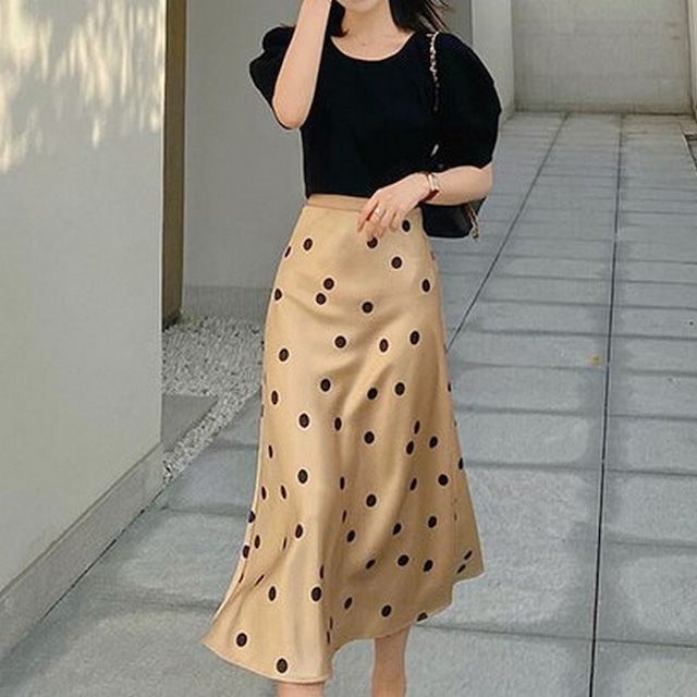 Slim fit dot skirt