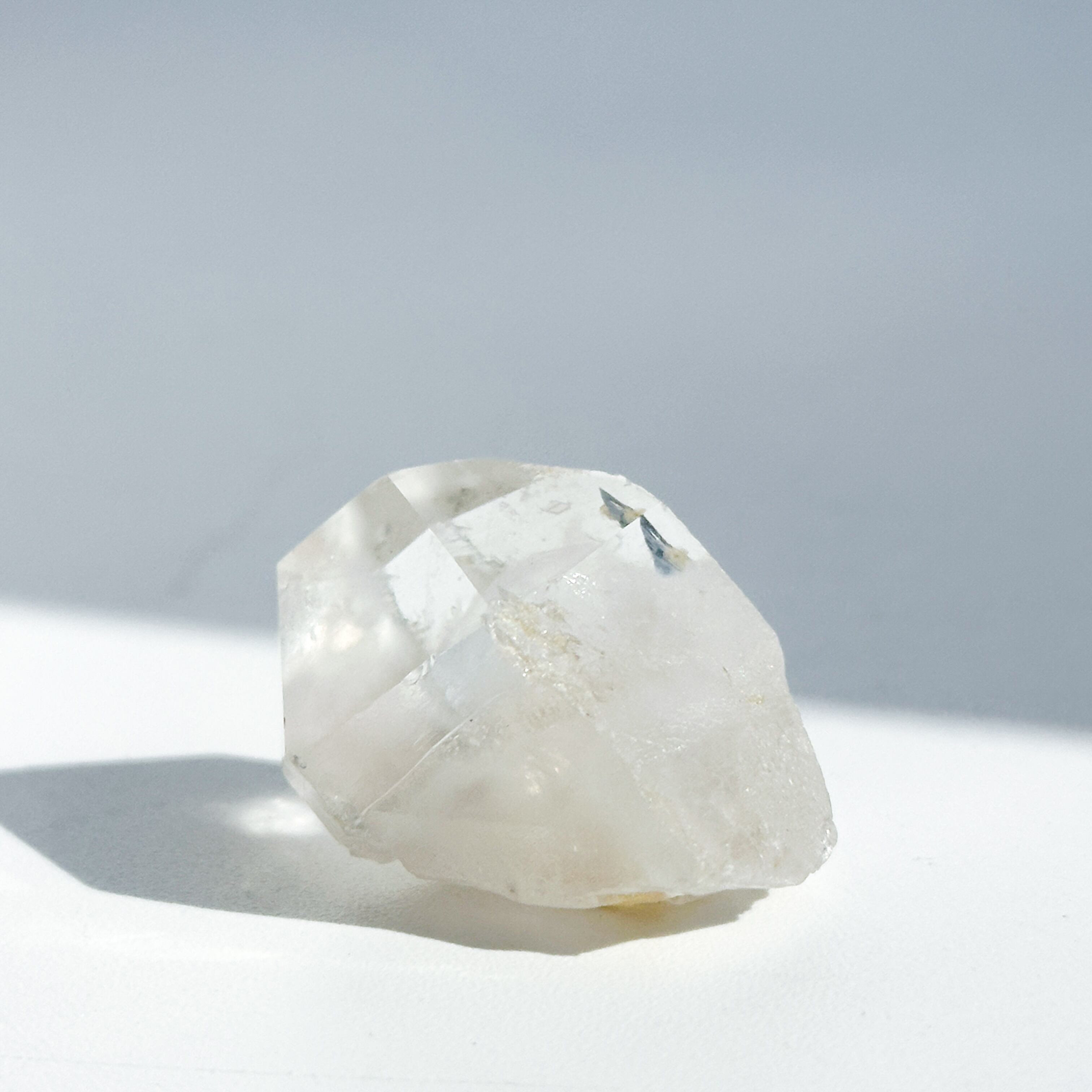 セーラ・デ・カブラル産 ホワイトアンフィボールインクォーツ 11(セミポリッシュ)◇ White Amphiball Quartz ◇天然石・鉱物・パワーストーン