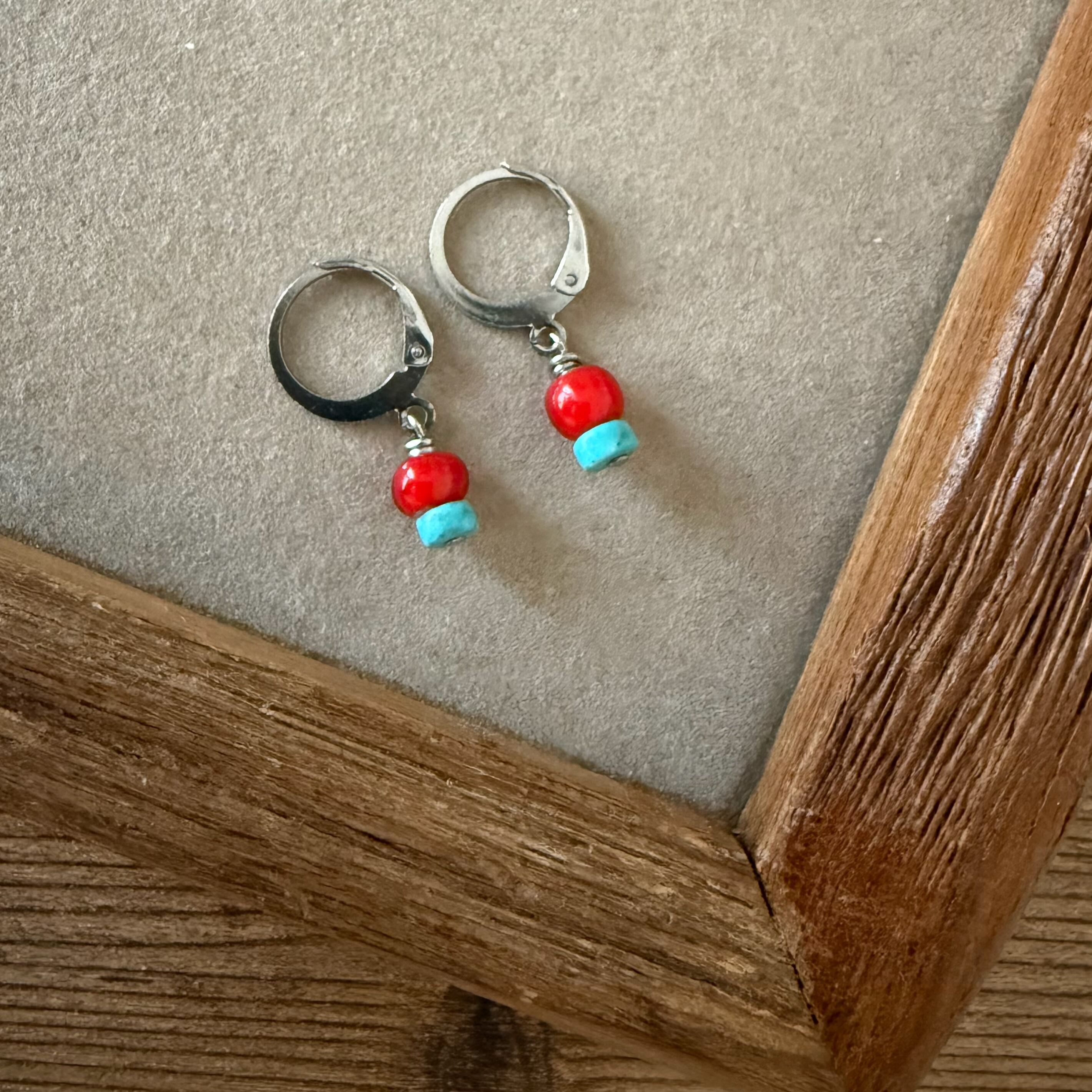 【サージカルステンレス:シルバー】ホワイトハーツビーズレッド×ターコイズ ピアス