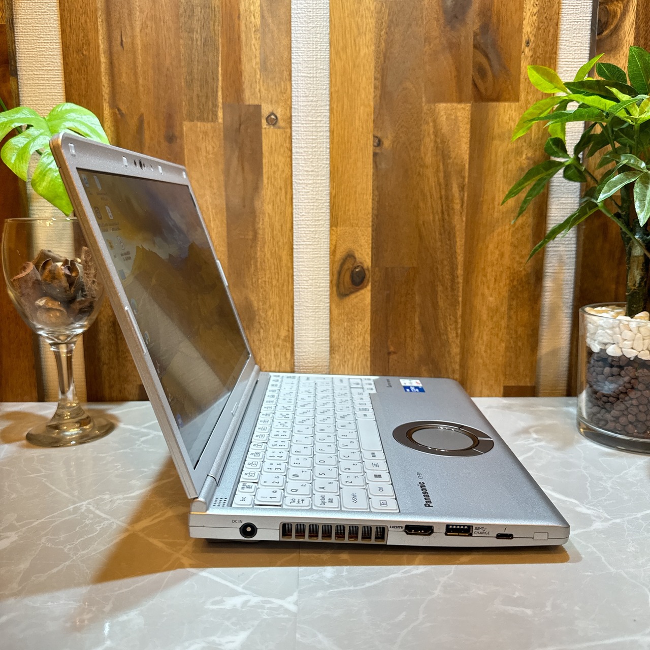 【美品 2021年式】 Panasonic Let’snote SV1 / 第11世代 Core i5-1145G7 / メモリ16GB / SSD256GB / 12.1インチ