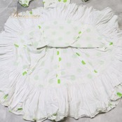 フラメンコ 衣装 ツーピース セットアップ トップス ファルダ スカート 水玉 ドット 梯子リボン レース 白 黄緑 ダンス パーティ 発表会 ホワイト系 グリーン系 フラメンコドレス かわいい スカートボリューム 明るいデザイン おしゃれ ダンス衣装 舞台衣装 ステージ衣装 女性用 ファッション