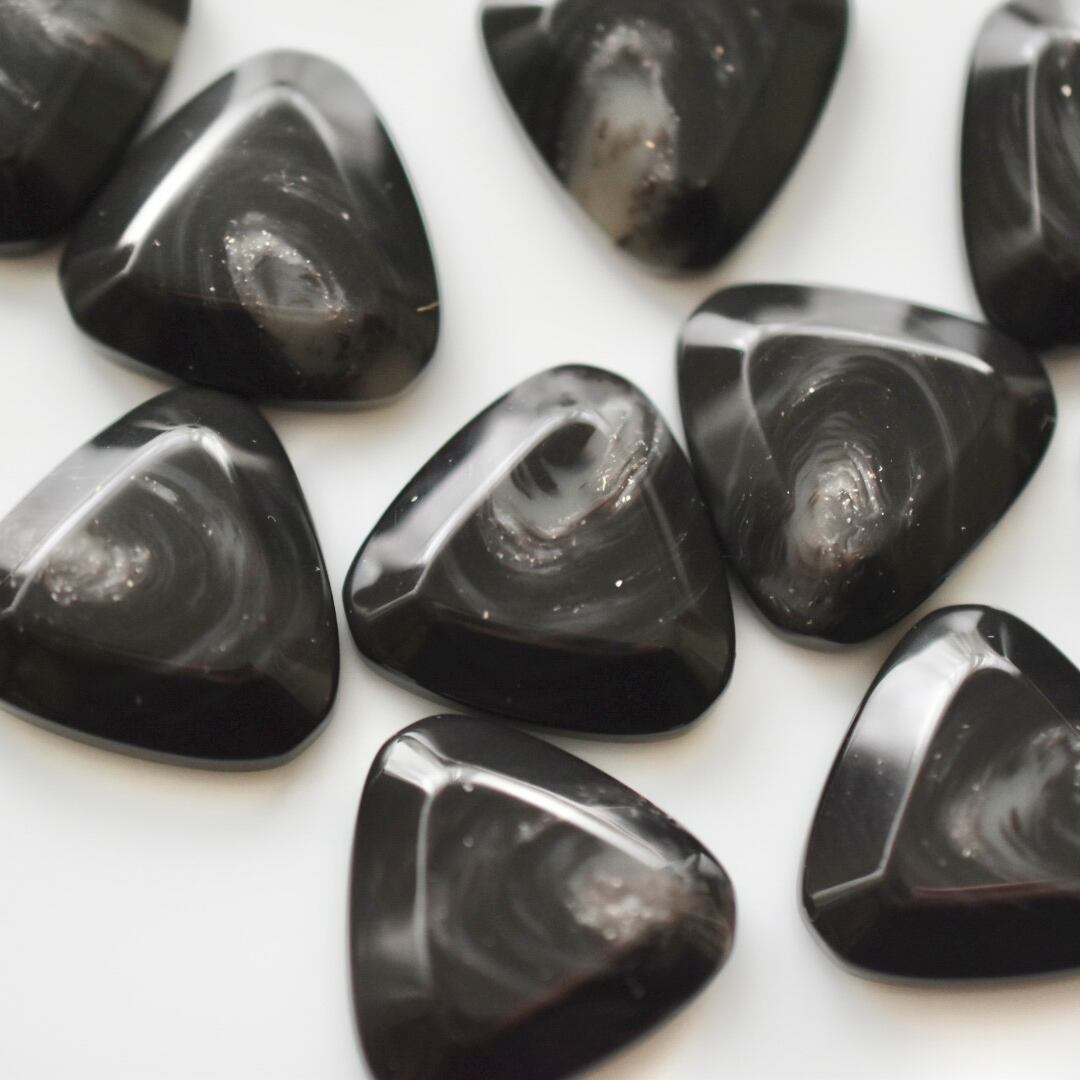 ◯トライアングルブラックカボション 2個 21㎜