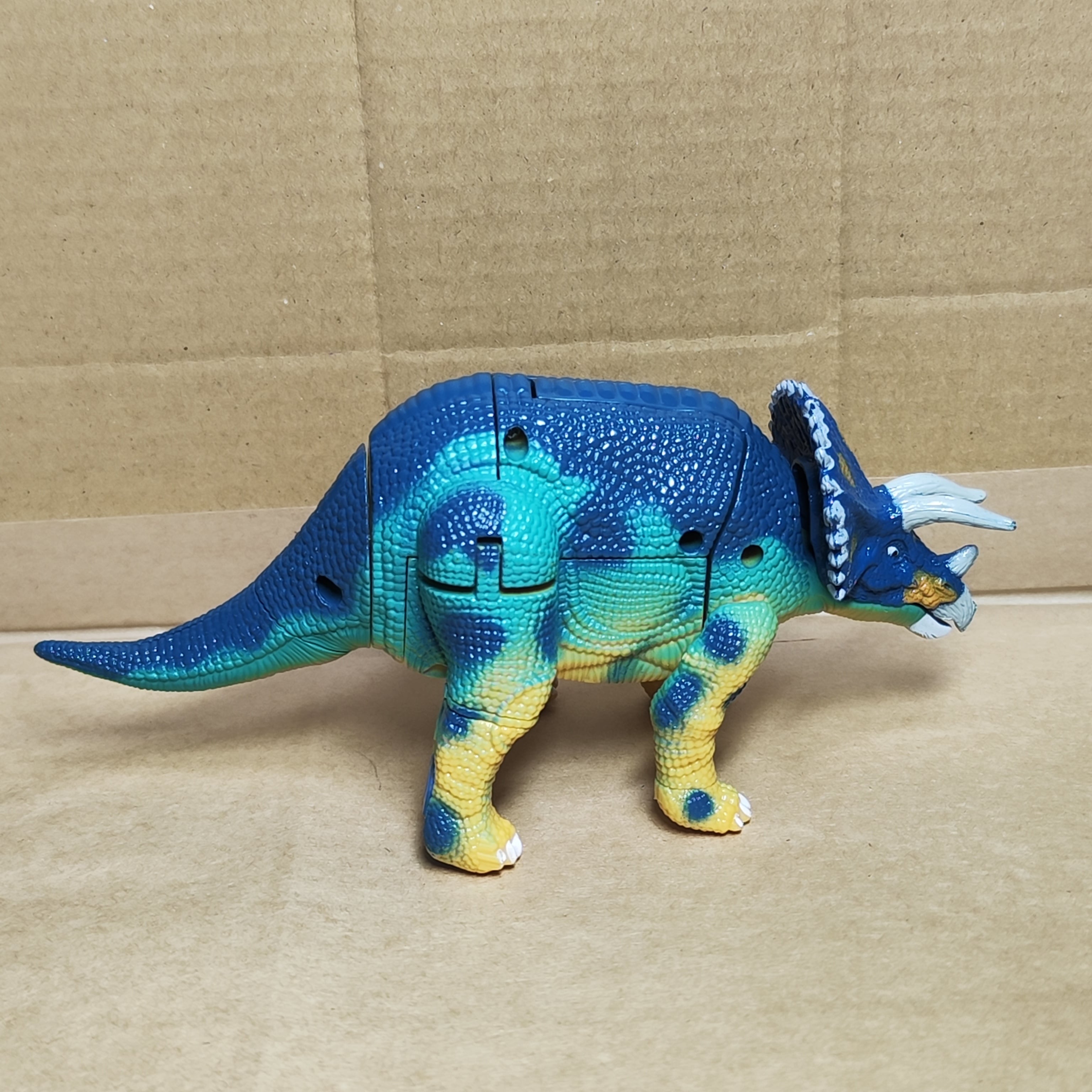 欠品あり】ザ・アクセス ディノバトロン ACE トリケラトプス