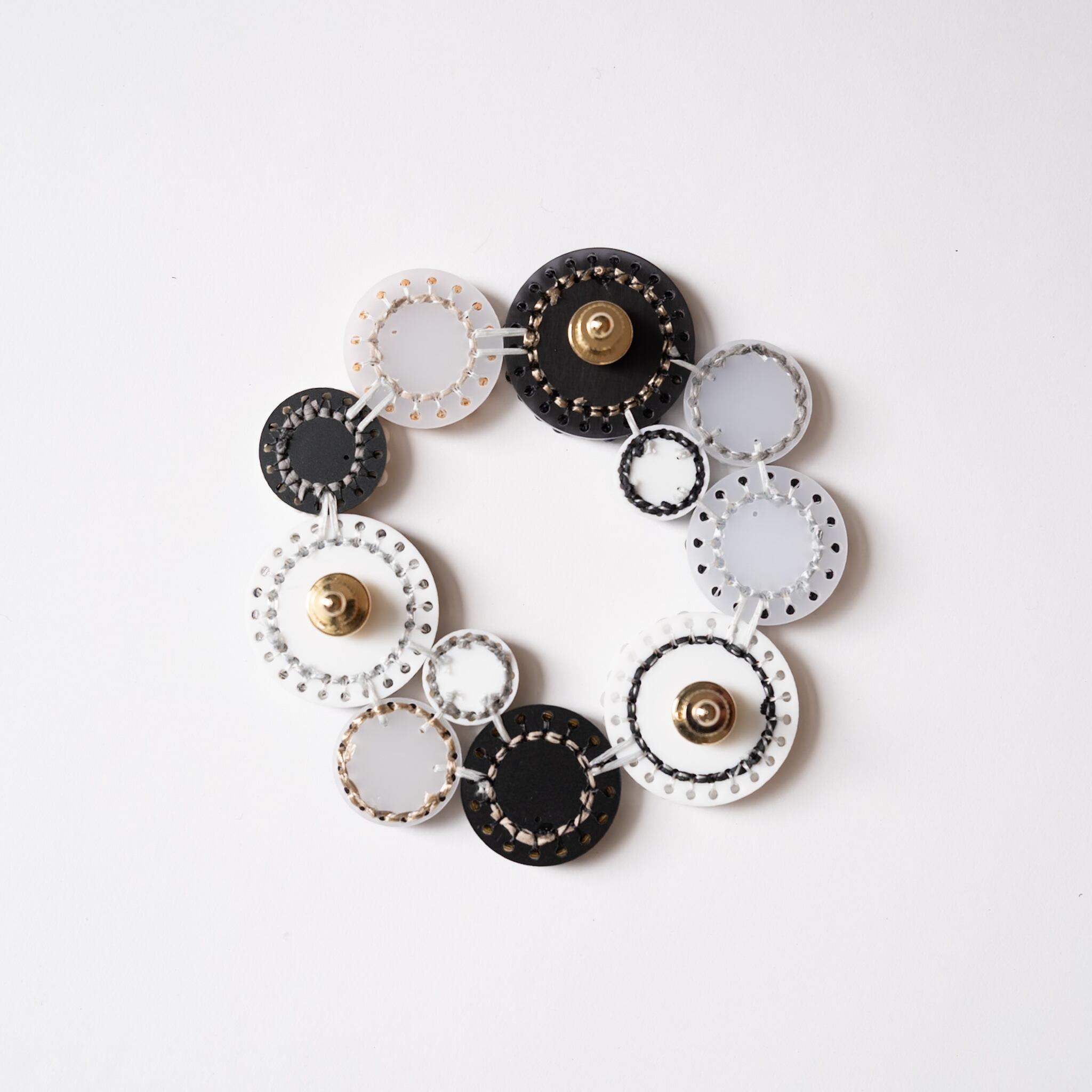 connect brooch wreathe [01]