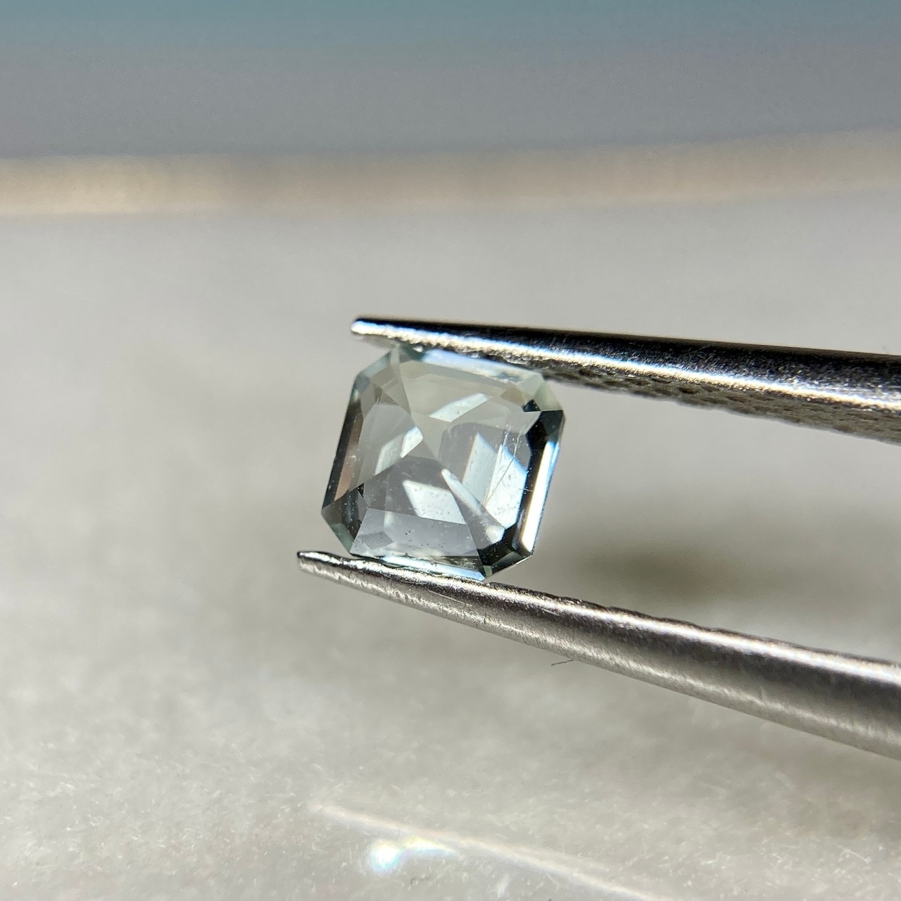 トルマリンの角砂糖  約3.6mm*3.6mm H2.8mm r-0408