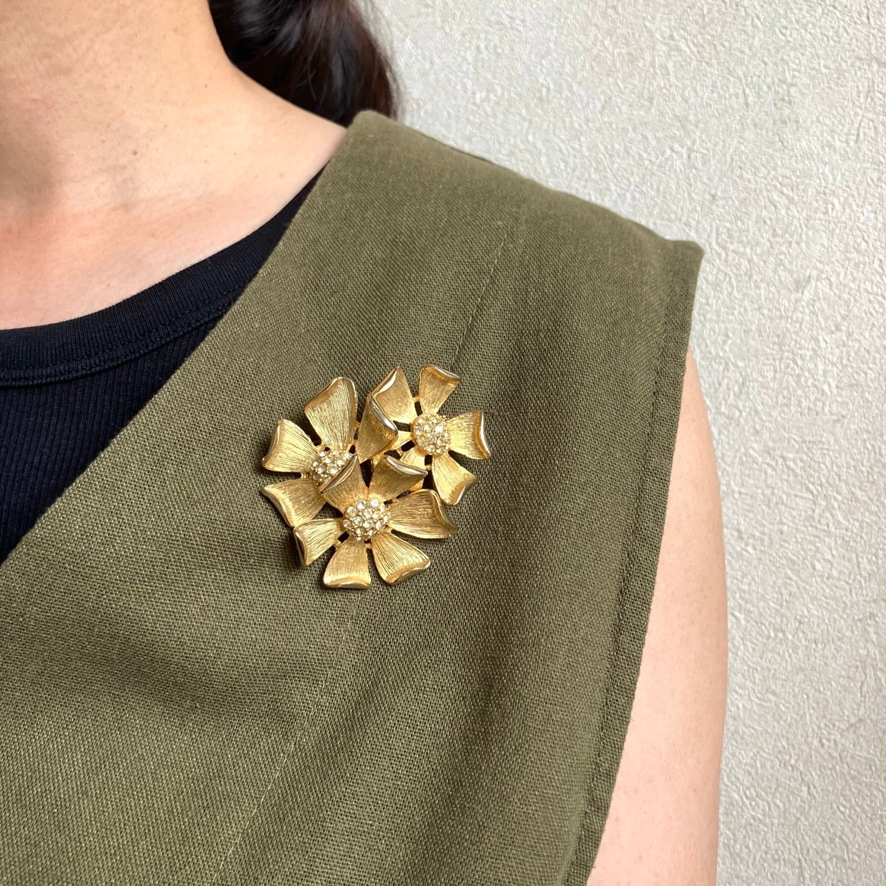 gold & rhinestone flower brooch[b-465] ヴィンテージブローチ | LEO